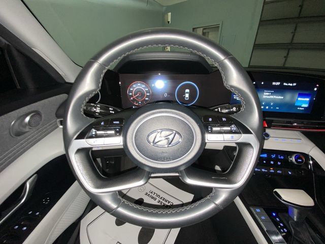Used 2023 Hyundai Elantra Limited FWD image 14