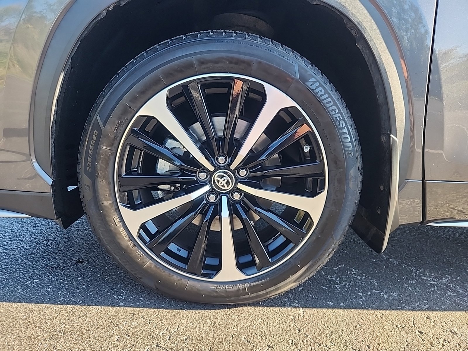 Used 2022 Toyota Highlander XSE AWD/4WD image 11