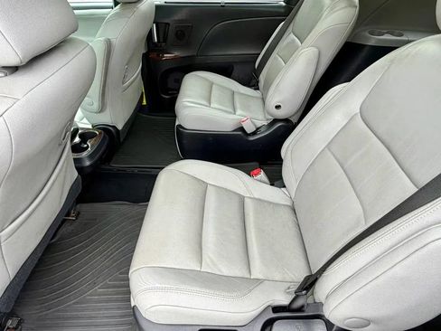 Used 2015 Toyota Sienna Limited Premium FWD image 14