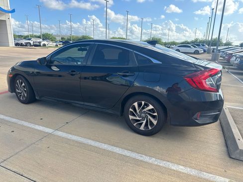 Used 2018 Honda Civic EX image 3
