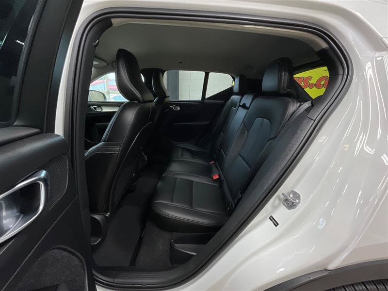 Used 2021 Volvo XC40 T4 Momentum FWD image 21