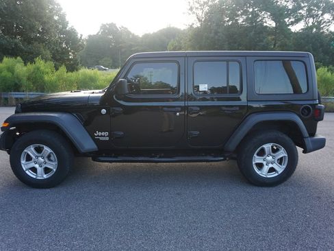 Used 2018 Jeep Wrangler Unlimited Sport S AWD/4WD image 16