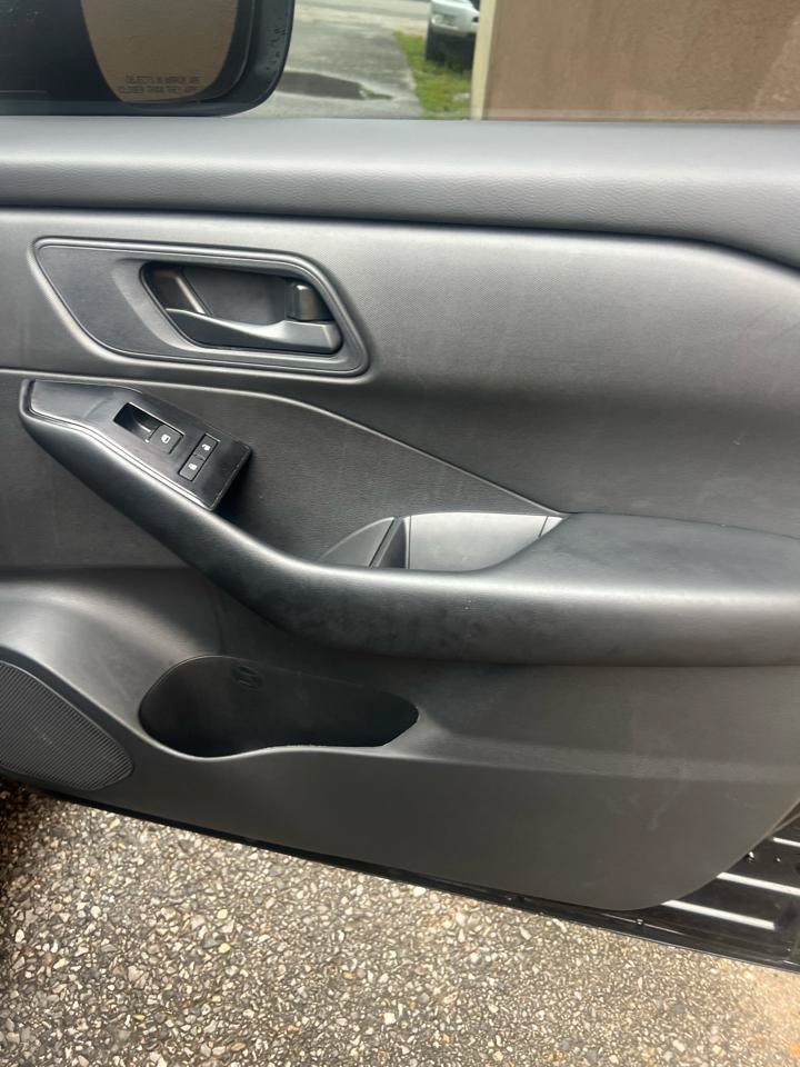 Used 2024 Nissan Rogue S FWD image 17