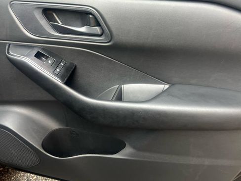 Used 2024 Nissan Rogue S FWD image 17
