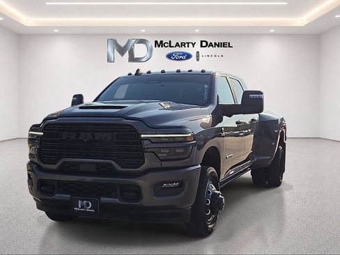 Used 2025 RAM 3500 Laramie AWD/4WD image 2