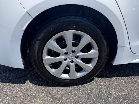 Used 2022 Toyota Corolla LE FWD image 13