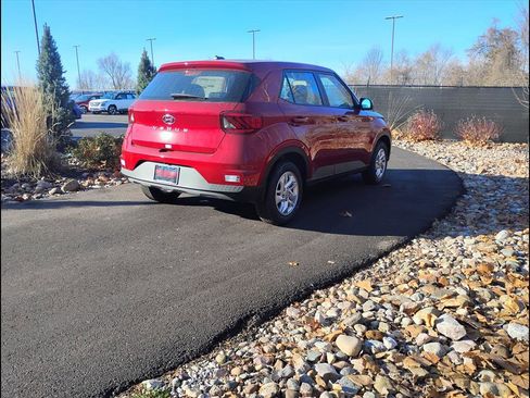 New 2026 Hyundai Venue SE image 8