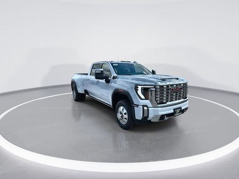 New 2026 GMC Sierra 3500 Denali w/ Denali Reserve Package AWD/4WD image 2
