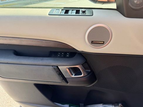 Used 2018 Land Rover Discovery HSE image 31