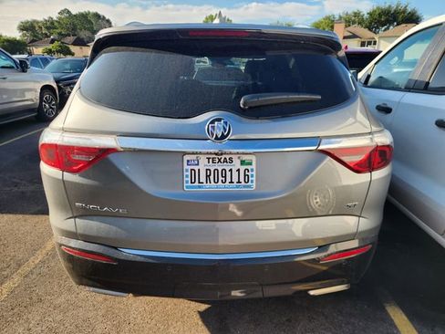 Used 2024 Buick Enclave Essence w/ Experience Buick Package FWD image 4