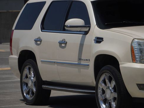 Used 2008 Cadillac Escalade AWD image 21