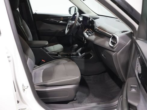 Used 2025 Chevrolet TrailBlazer LT AWD/4WD image 22