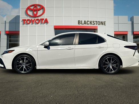 Certified 2022 Toyota Camry SE FWD image 6