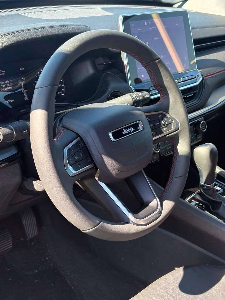 Used 2025 Jeep Compass Trailhawk AWD/4WD image 17
