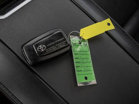 Used 2023 Toyota Highlander XLE image 33