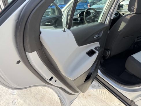 Used 2020 Chevrolet Equinox LS image 19