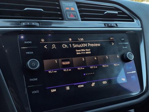 Used 2022 Volkswagen Tiguan SE R-Line image 8