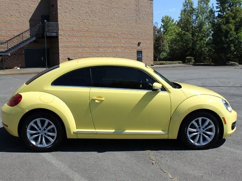 Used 2014 Volkswagen Beetle TDI FWD image 5