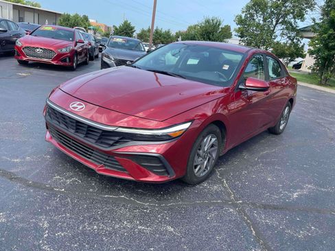 Used 2024 Hyundai Elantra SEL FWD image 3