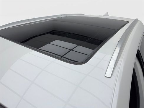 Used 2018 Cadillac XT5 Luxury w/ Driver Awareness Package image 12