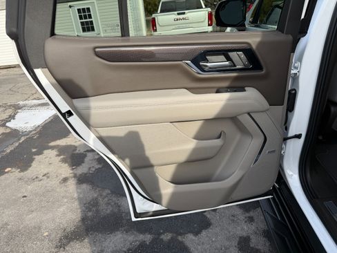 New 2026 GMC Yukon Elevation image 17