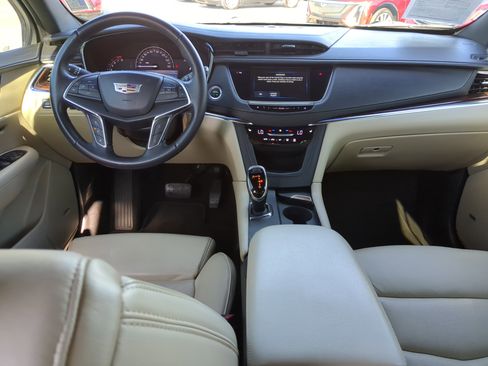 Used 2017 Cadillac XT5 Luxury w/ Driver Awareness Package image 14