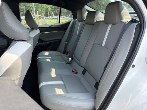 Used 2025 Toyota Camry SE w/ Convenience Package FWD image 19