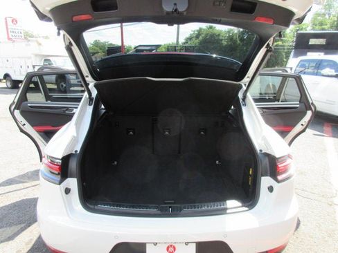 Used 2021 Porsche Macan AWD/4WD image 31