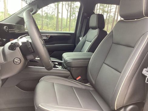 New 2025 Chevrolet Suburban Premier RWD image 14