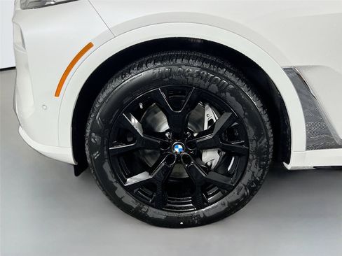 Used 2025 BMW X7 xDrive40i AWD/4WD image 27