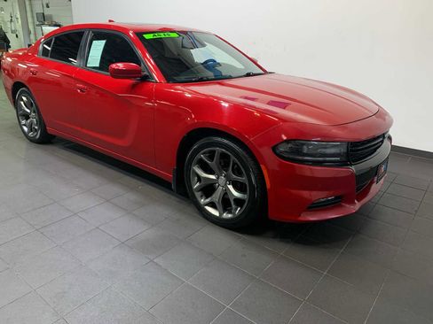 Used 2015 Dodge Charger SXT w/ Driver Confidence Group image 2