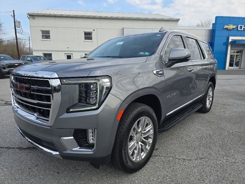 Used 2021 GMC Yukon SLT w/ SLT Premium Package image 3