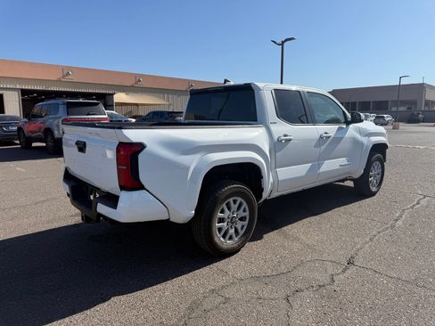 Used 2024 Toyota Tacoma TRD Sport AWD/4WD image 5