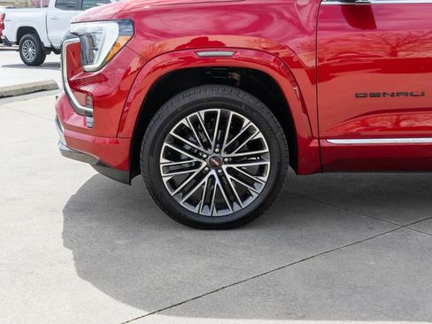 New 2026 GMC Terrain Denali w/ LPO, Black Badging Package AWD/4WD image 29