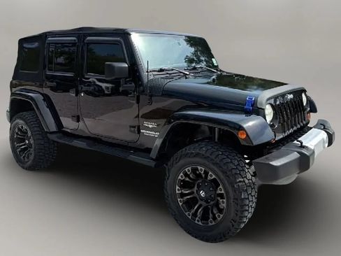 Used 2013 Jeep Wrangler Unlimited Sahara w/ Connectivity Group AWD/4WD image 7