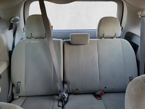 Used 2014 Toyota Sienna L FWD image 16