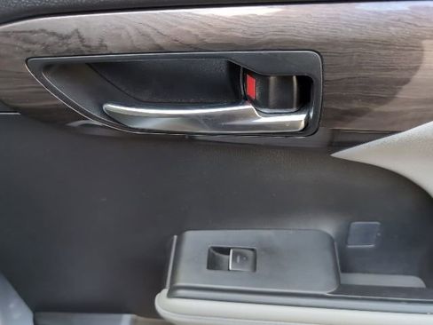 Used 2023 Toyota Highlander Limited image 25