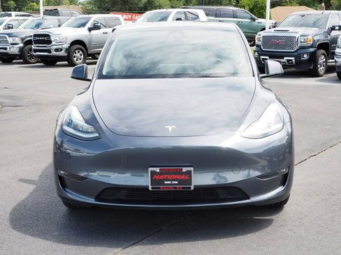 Used 2022 Tesla Model Y Long Range AWD/4WD image 2