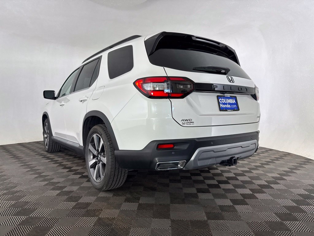 Certified 2025 Honda Pilot Touring image 9