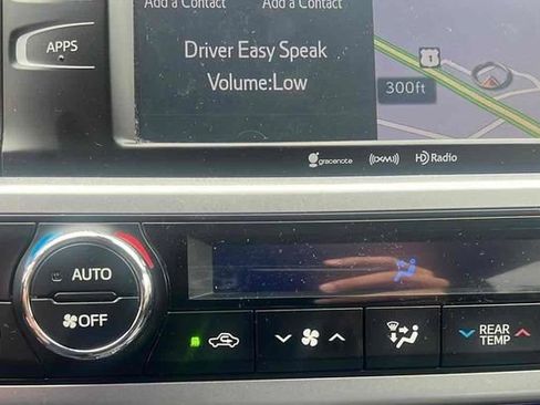 Used 2019 Toyota Highlander XLE AWD/4WD image 7