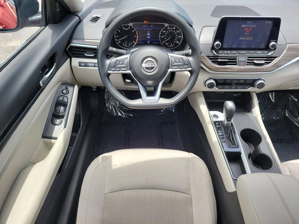 Used 2025 Nissan Altima 2.5 SV FWD image 12