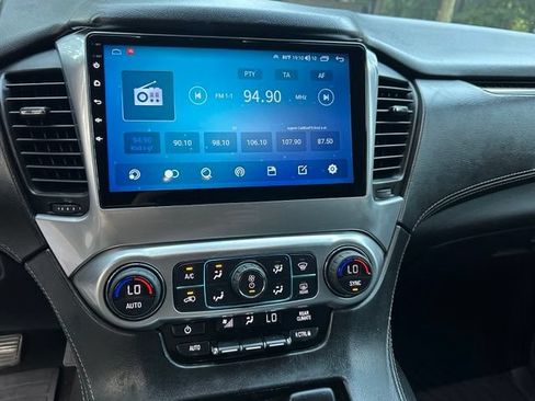 Used 2018 Chevrolet Suburban LS RWD image 15