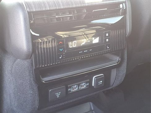 Used 2024 Jeep Wagoneer Series III AWD/4WD image 24