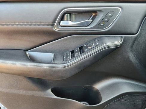 Used 2021 Nissan Rogue Platinum image 25