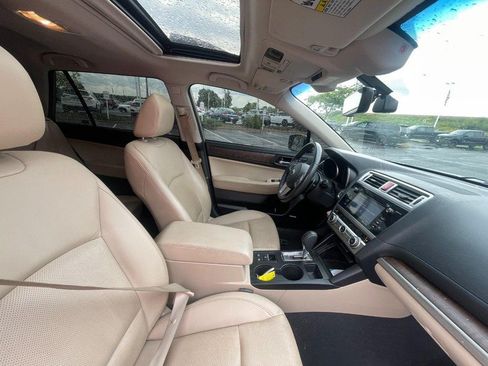 Used 2017 Subaru Outback 2.5i Limited AWD/4WD image 4