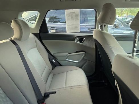 Certified 2025 Kia Soul LX w/ LX Technology Package FWD image 4