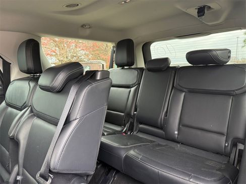 Certified 2025 Ford Expedition Max Platinum image 17