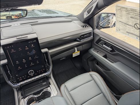 New 2026 GMC Yukon AT4 w/ AT4 Premium Plus Package AWD/4WD image 22