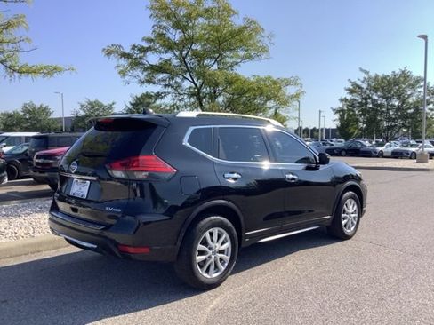 Used 2017 Nissan Rogue SV AWD/4WD image 2