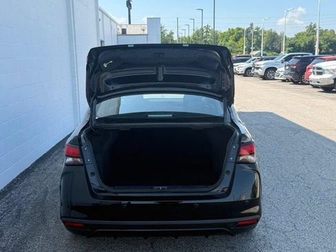 Used 2025 Nissan Versa SV FWD image 9